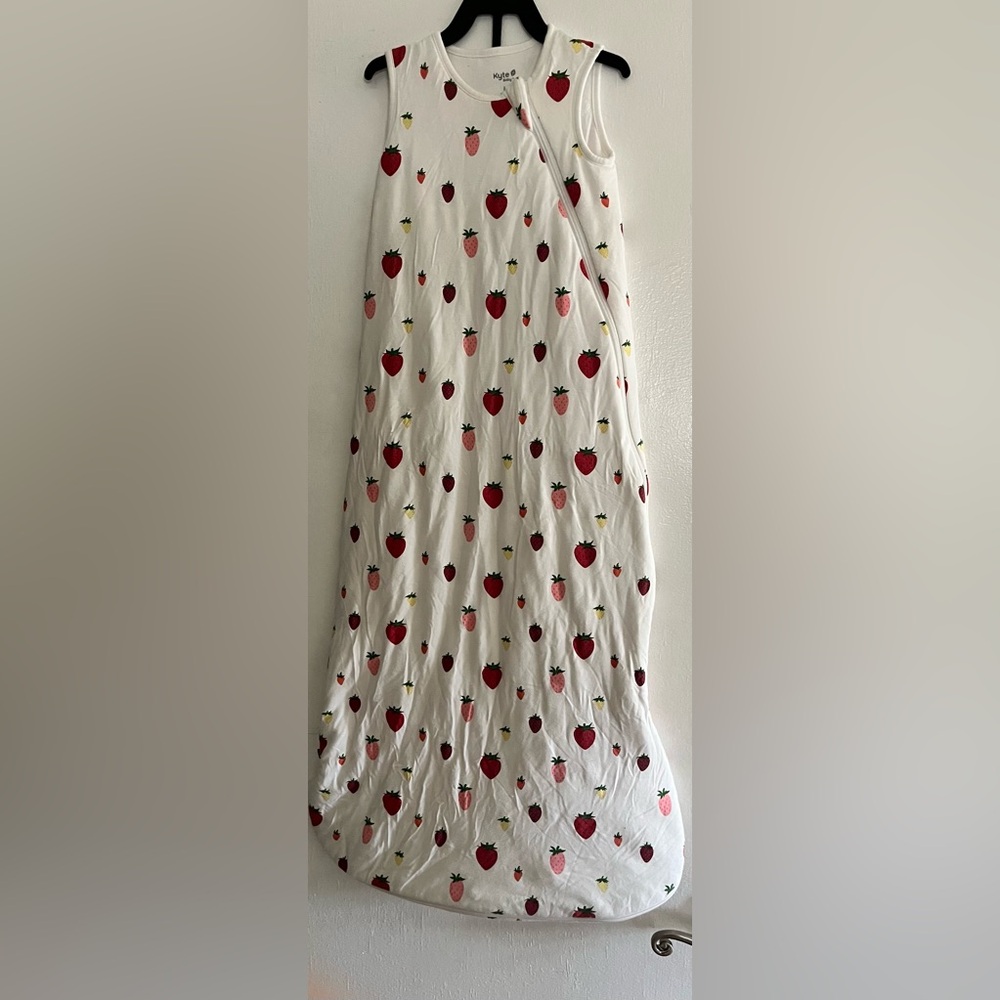 KYTE BABY strawberry sleep sack 1. TOG L